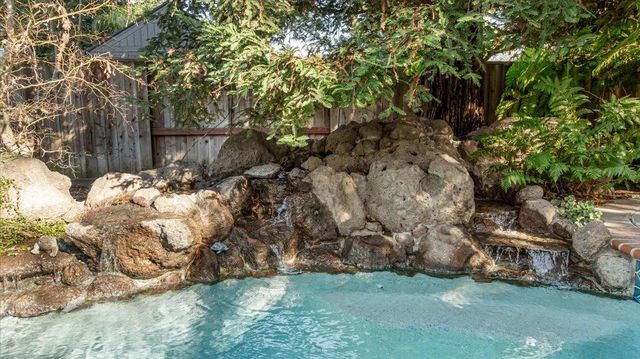 1738 Heirloom Ct, Modesto, CA 95357