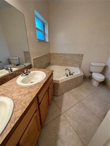 2988 NW 7TH CT, Fort Lauderdale, FL 33311