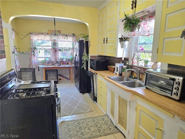 4414 Henritze Avenue, Cleveland, OH 44114