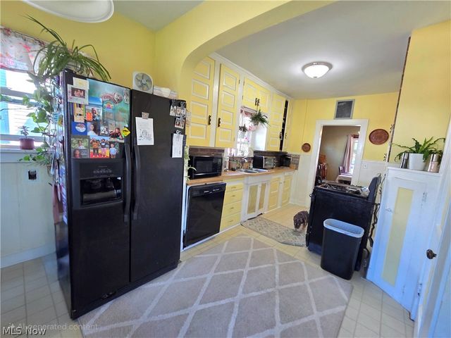 4414 Henritze Avenue, Cleveland, OH 44114