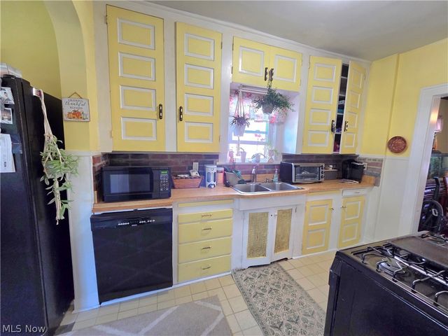 4414 Henritze Avenue, Cleveland, OH 44114