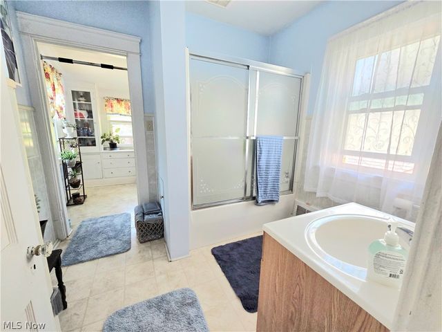 4414 Henritze Avenue, Cleveland, OH 44114