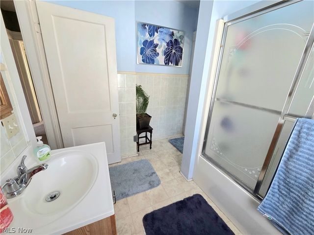 4414 Henritze Avenue, Cleveland, OH 44114