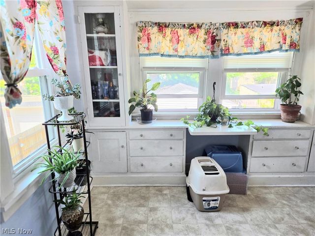 4414 Henritze Avenue, Cleveland, OH 44114