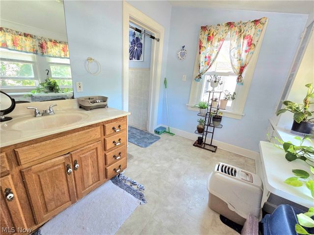 4414 Henritze Avenue, Cleveland, OH 44114