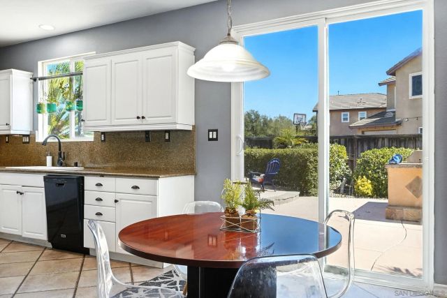 38200 Camarada Ln, Murrieta, CA 92563