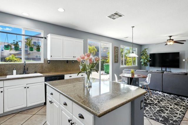 38200 Camarada Ln, Murrieta, CA 92563