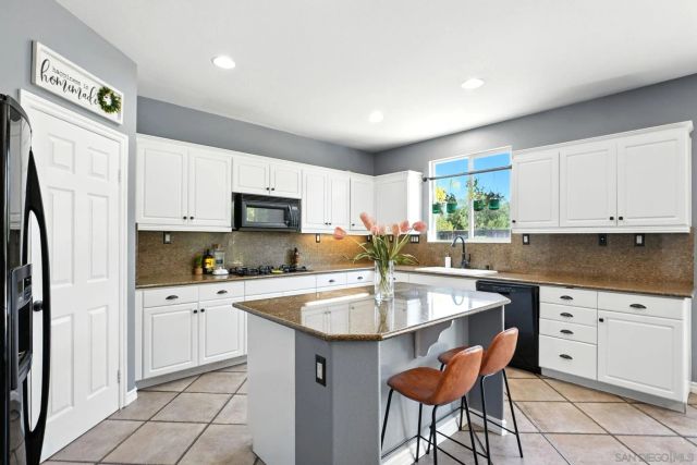 38200 Camarada Ln, Murrieta, CA 92563