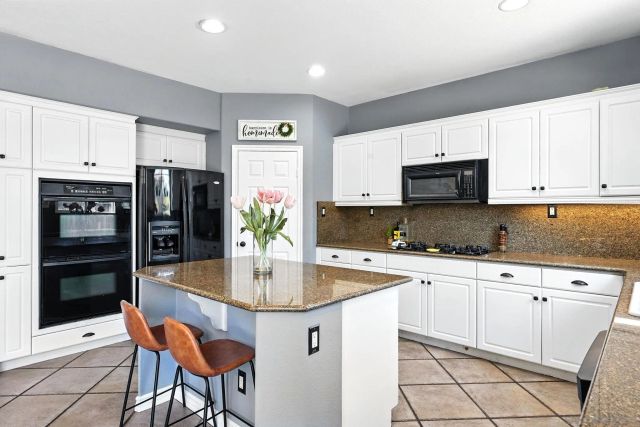 38200 Camarada Ln, Murrieta, CA 92563