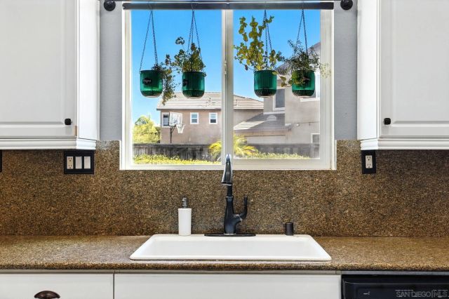 38200 Camarada Ln, Murrieta, CA 92563