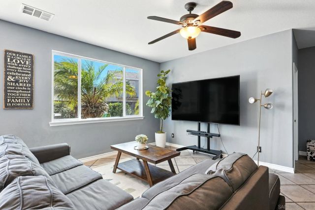 38200 Camarada Ln, Murrieta, CA 92563