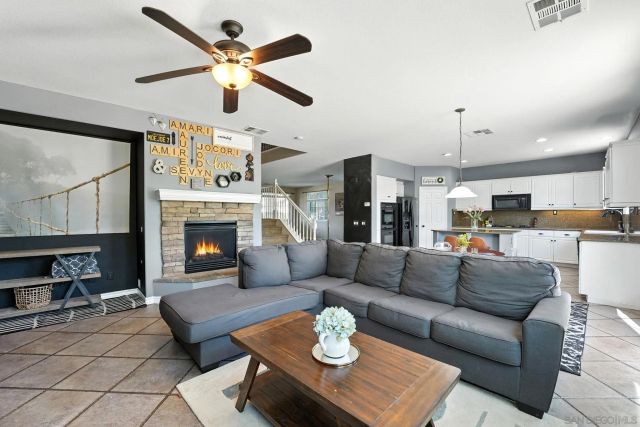 38200 Camarada Ln, Murrieta, CA 92563