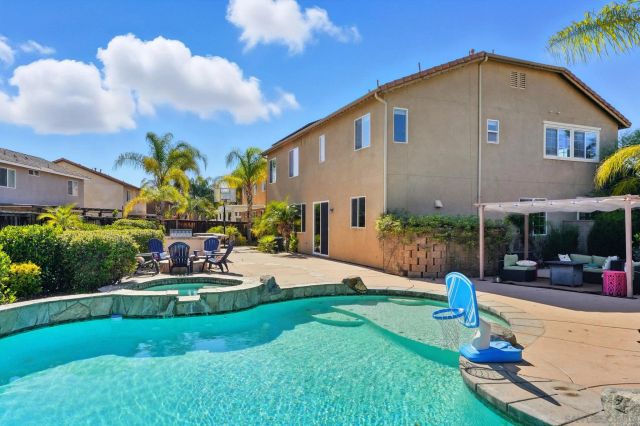 38200 Camarada Ln, Murrieta, CA 92563