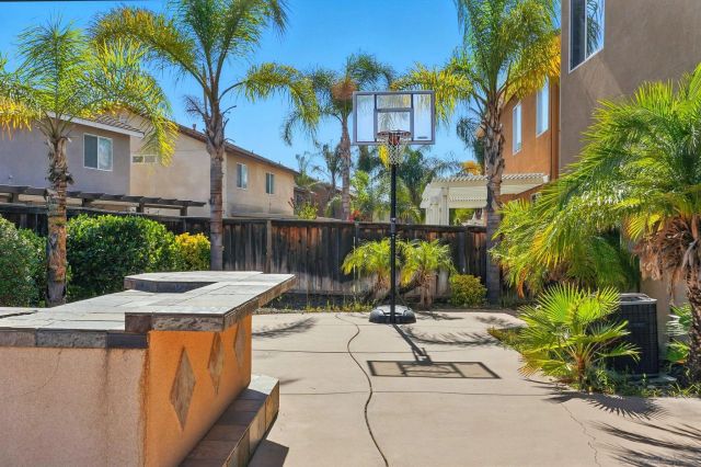 38200 Camarada Ln, Murrieta, CA 92563