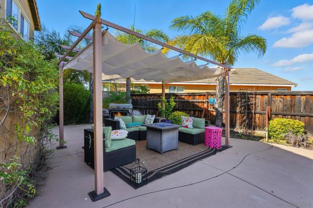 38200 Camarada Ln, Murrieta, CA 92563