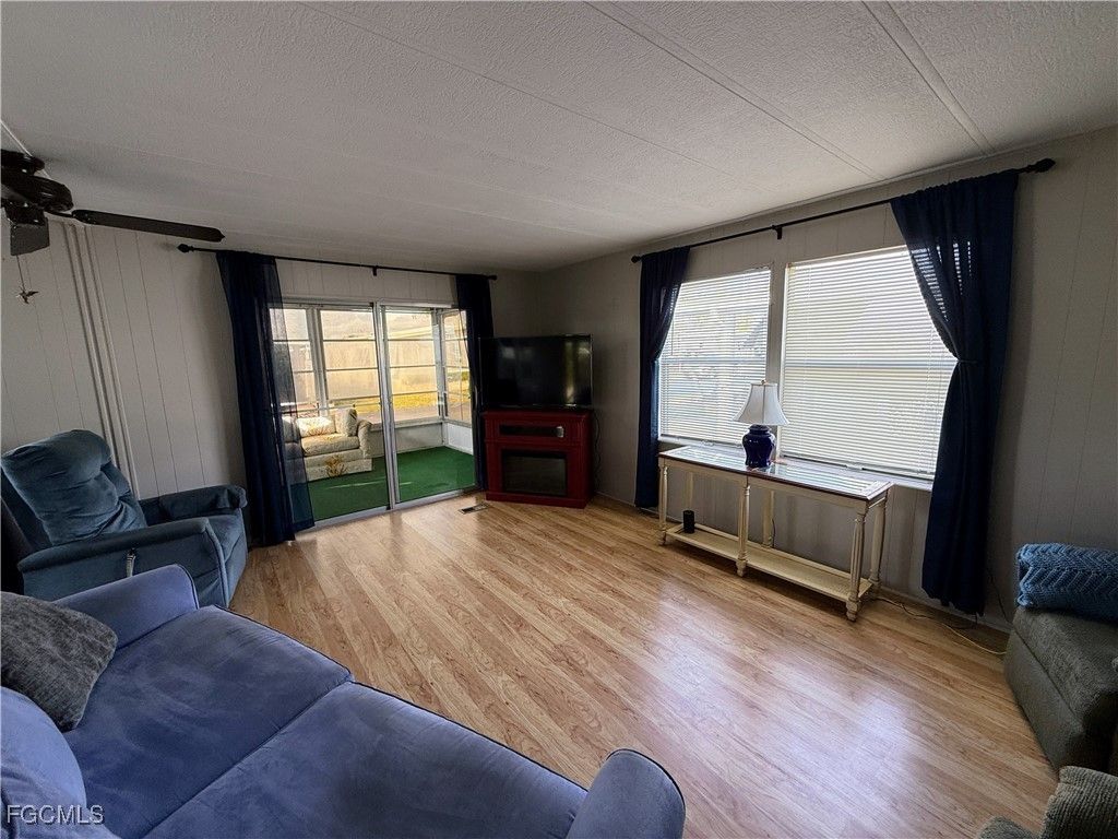 541 Freedom ST, North Fort Myers, FL 33917