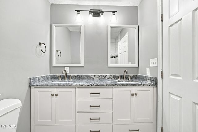 470 Old Hickory Circle, Mount Carmel, TN 37645