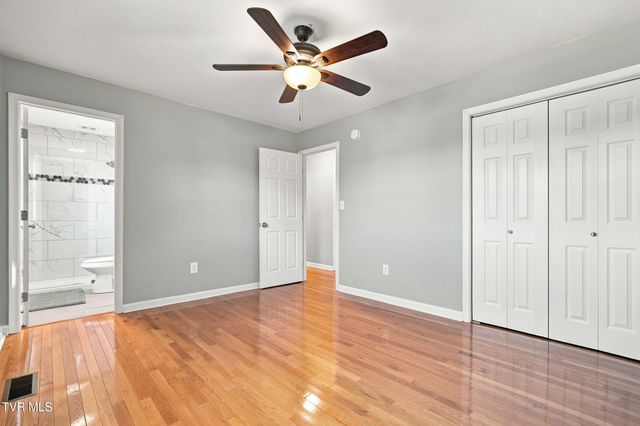 470 Old Hickory Circle, Mount Carmel, TN 37645