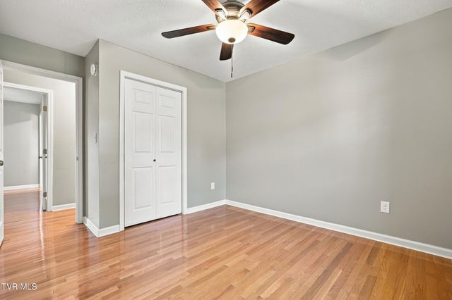 470 Old Hickory Circle, Mount Carmel, TN 37645