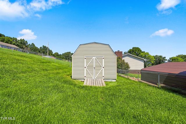 470 Old Hickory Circle, Mount Carmel, TN 37645