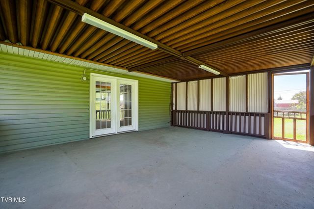 470 Old Hickory Circle, Mount Carmel, TN 37645