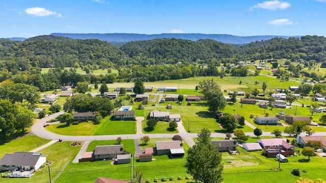 470 Old Hickory Circle, Mount Carmel, TN 37645