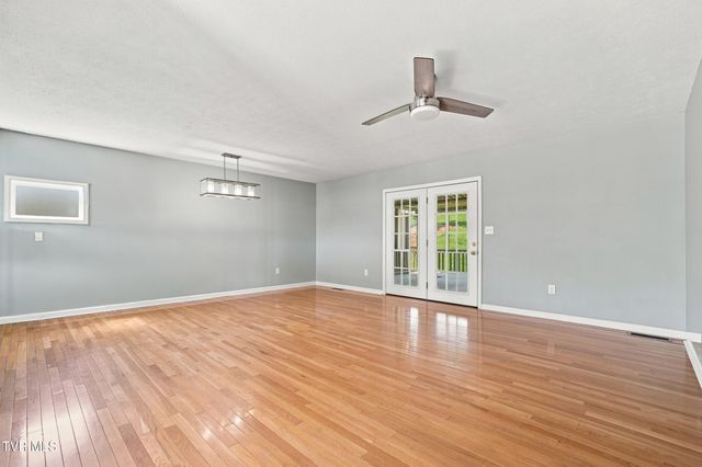 470 Old Hickory Circle, Mount Carmel, TN 37645
