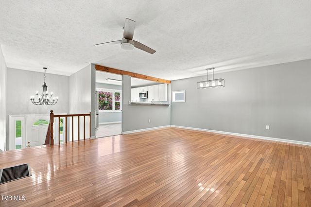 470 Old Hickory Circle, Mount Carmel, TN 37645