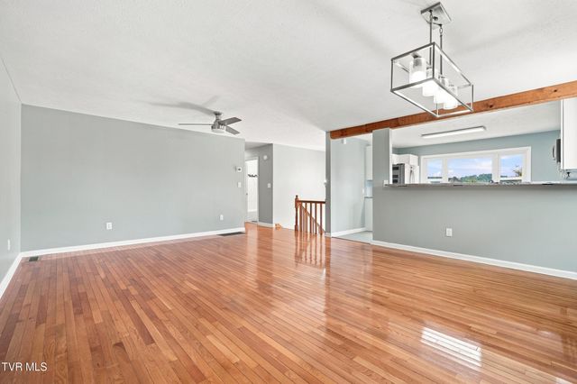 470 Old Hickory Circle, Mount Carmel, TN 37645
