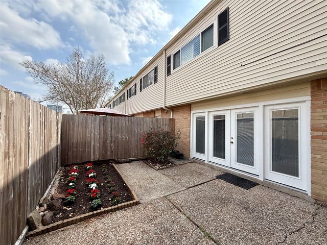 13132 Trail Hollow Drive 3132, Houston, TX 77079