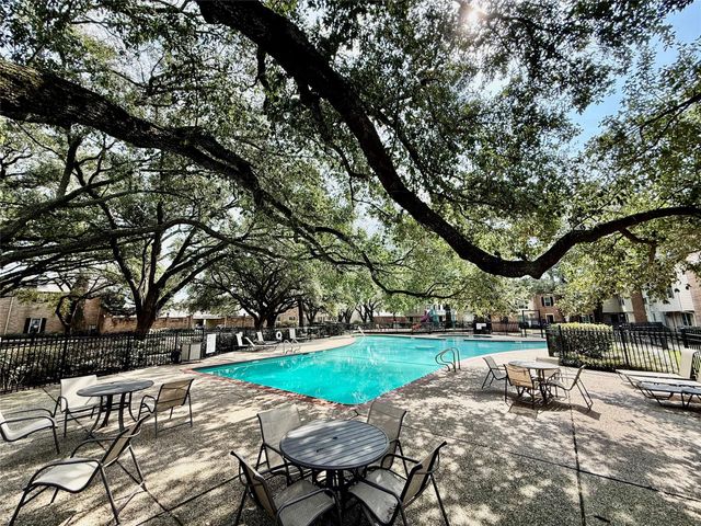 13132 Trail Hollow Drive 3132, Houston, TX 77079