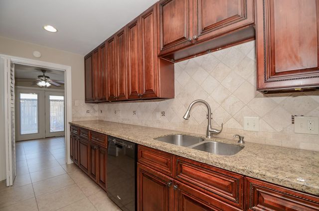 13132 Trail Hollow Drive 3132, Houston, TX 77079