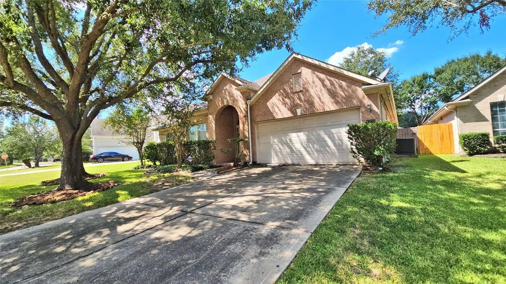 15230 Chimney Hill Circle, Houston, TX 77095
