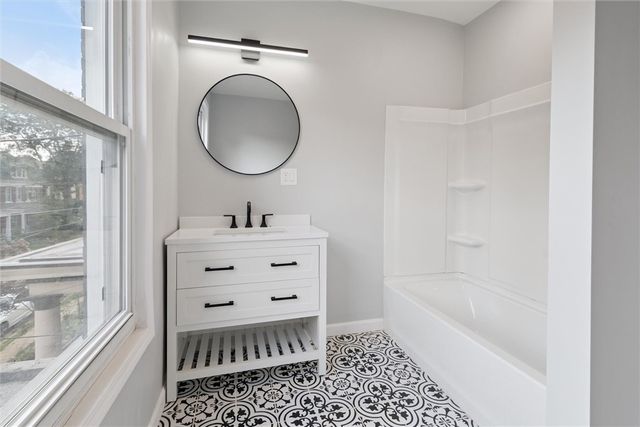 221 Elm St, Edgewood, PA 15218