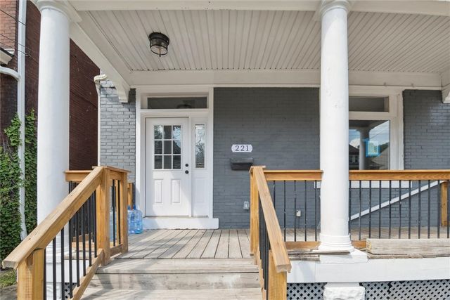 221 Elm St, Edgewood, PA 15218