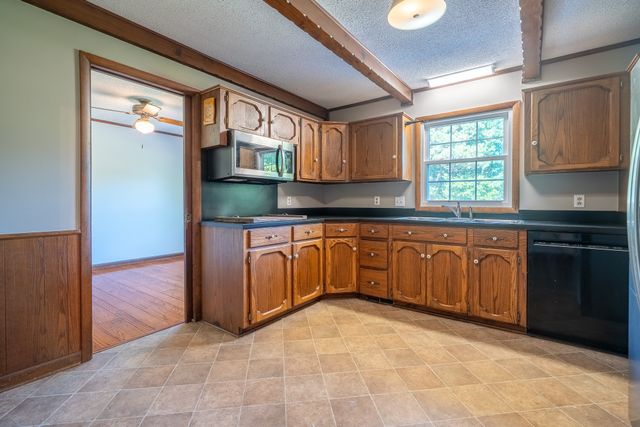 995 Lexington Hwy, Loretto, TN 38469