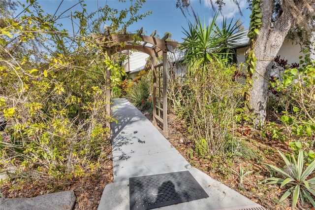 1035 SIRUS TRAIL, Sarasota, FL 34232