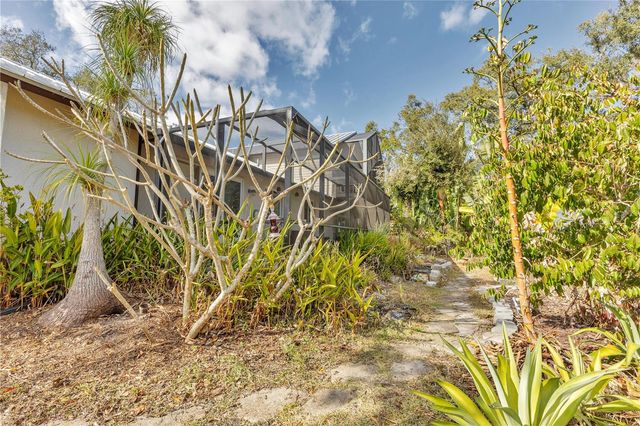 1035 SIRUS TRAIL, Sarasota, FL 34232