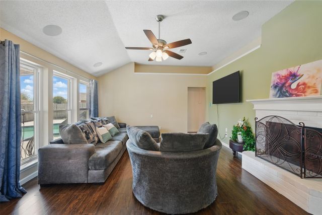1008 Miles Avenue, Burleson, TX 76028