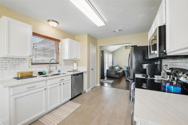 1008 Miles Avenue, Burleson, TX 76028