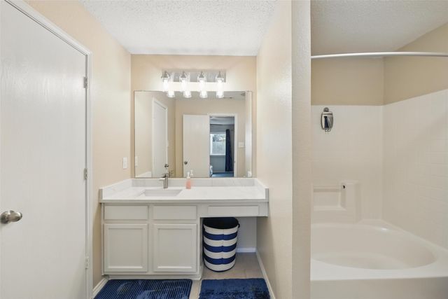 1008 Miles Avenue, Burleson, TX 76028