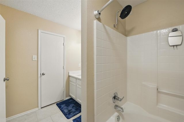 1008 Miles Avenue, Burleson, TX 76028