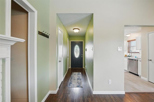 1008 Miles Avenue, Burleson, TX 76028