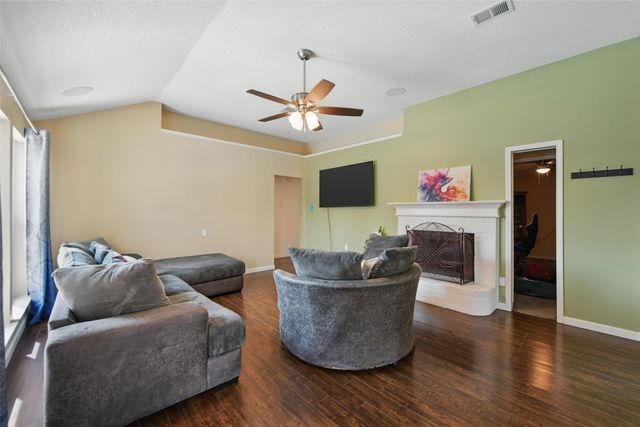 1008 Miles Avenue, Burleson, TX 76028