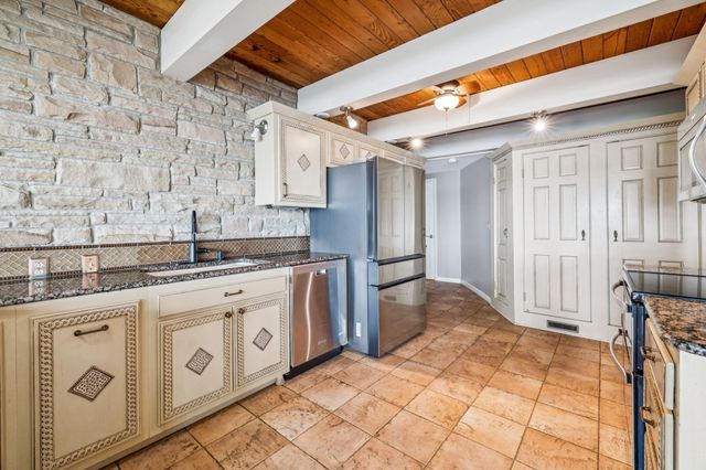 220 Waterview Dr, Hendersonville, TN 37075