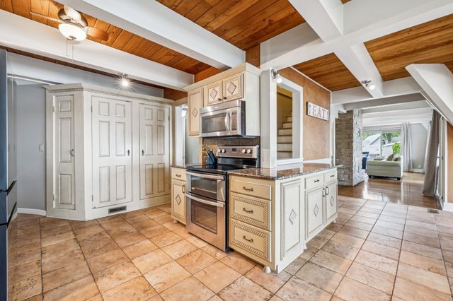 220 Waterview Dr, Hendersonville, TN 37075