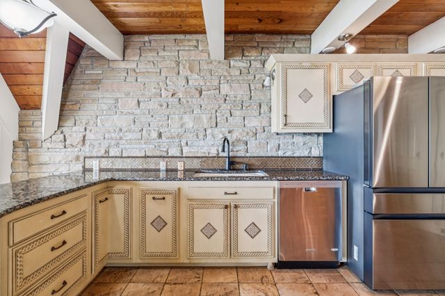 220 Waterview Dr, Hendersonville, TN 37075