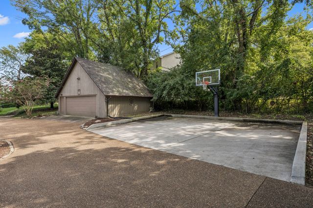 220 Waterview Dr, Hendersonville, TN 37075