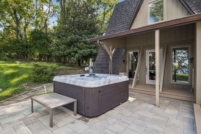 220 Waterview Dr, Hendersonville, TN 37075