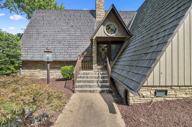 220 Waterview Dr, Hendersonville, TN 37075